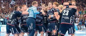Heißer Tanz. Flensburgs Handballer im kollektiven Jubelrausch. 