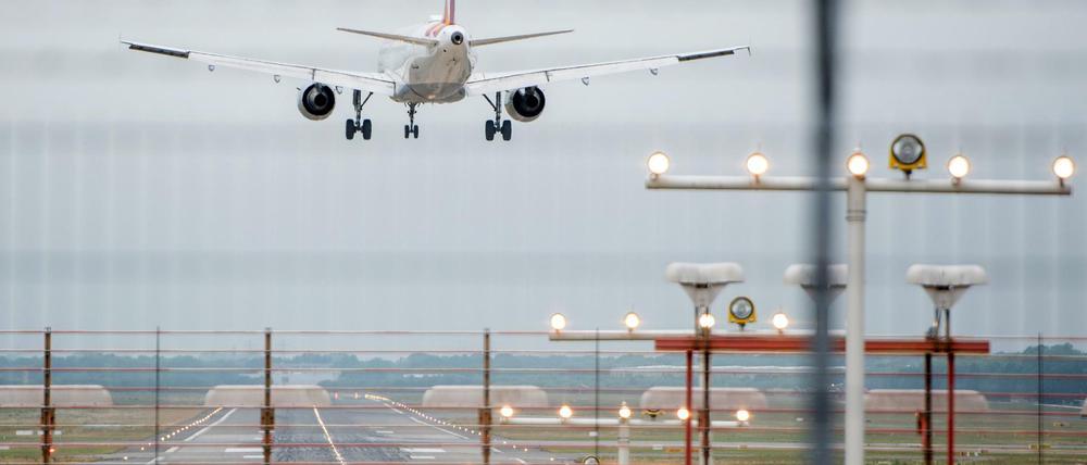 Die Flugzeuge in Hamburg fliegen wieder. 