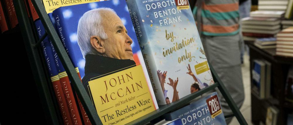 Das jüngste Buch von John McCain im Angebot in New York 