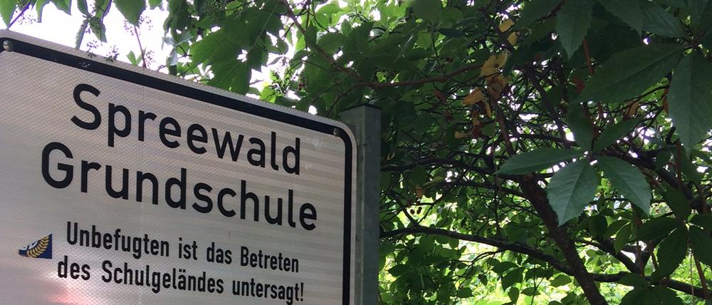 Das unübersichtliche Gelände war jahrelang kaum geschützt - bis die Rektorin 2018 den Wachschutz holte.