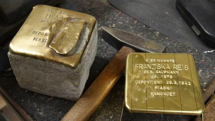 Die Stolpersteine auf der Werkbank.