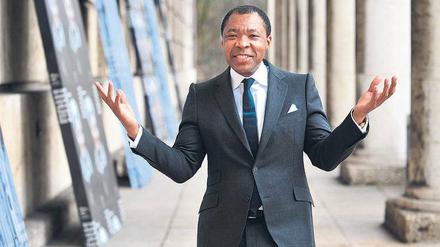 Okwui Enwezor.