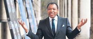 Okwui Enwezor.