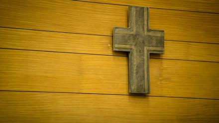 Wer nach katholischem Kirchenrecht verheiratet ist, muss die Ehe vor einer neuen Heirat kirchlich auflösen lassen.