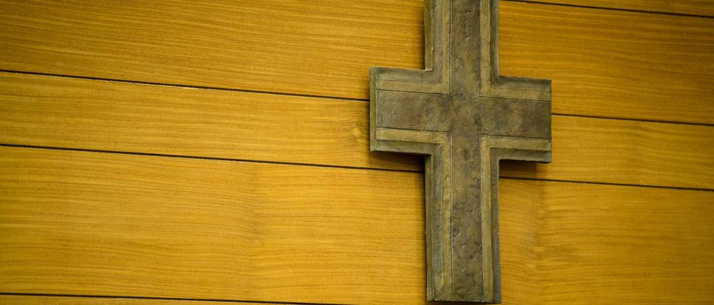 Wer nach katholischem Kirchenrecht verheiratet ist, muss die Ehe vor einer neuen Heirat kirchlich auflösen lassen.