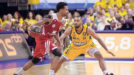 2014 verlor Akeem Vargas (rechts) in seinem ersten Jahr bei Alba im Finale gegen die Münchner.