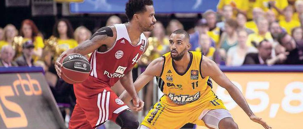 2014 verlor Akeem Vargas (rechts) in seinem ersten Jahr bei Alba im Finale gegen die Münchner.