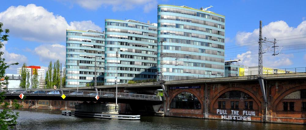 Neue Nachbarn. Links vom Sitz der BVG soll ein brachliegendes Areal bebaut werden.