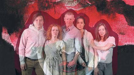 Das Ensemble von Lutz Hübners und Sarah Nemitz’ Stück „Phantom (Ein Spiel)“. 