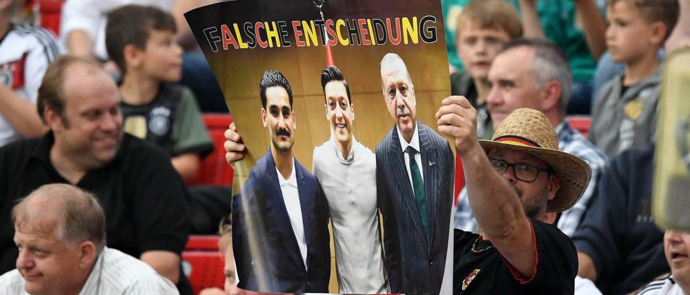 Falsche Entscheidung. Die Fans haben eine klare Meinung zur schwelenden Debatte.