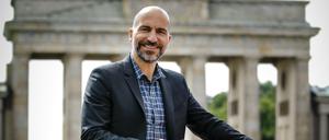 Uber-Chef Dara Khosrowshai tritt in die Pedale. Er will den Fahrdienstvermittler zur Mobilitätsplattform ausbauen - unter anderem mit E-Bikes. 