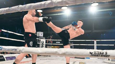 Mit vollem Körpereinsatz. Michael Smolik (r.) ist Weltmeister im Kickboxen, hat aber auch noch andere Talente. 