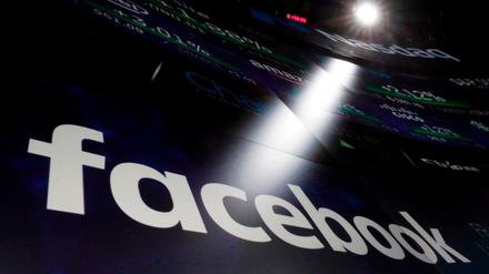 Neue Datenpanne bei Facebook: Auch deutsche Nutzer sind von dem Softwarefehler betroffen. 