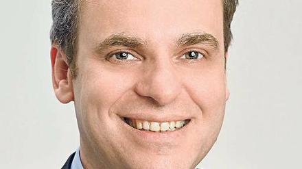 DJV-Chef Frank Überall berichtet, dass Mitarbeiter von TV-Sendern nur noch unter dem Schutz von Bodyguards filmen.