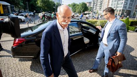 Daimler-Vorstandschef Dieter Zetsche vor dem Bundesverkehrsministerium in Berlin