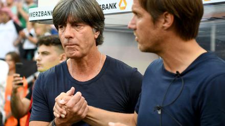 Joachim Löw und Assistenztrainer Thomas Schneider.