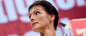 Nach ihrer Rede gab es Buhrufe und Applaus - Sahra Wagenknecht in Leipzig.