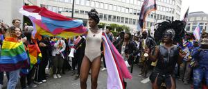 Teilnehmende der Belgian Pride Parade zur Unterstützung der Rechte von homo-, bi- und transsexuellen Menschen.