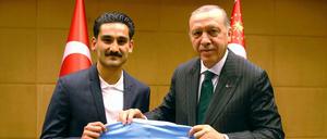Ilkay Gündogan auf dem gemeinsamen Fotos mit dem umstrittenen türkischen Präsidenten Recep Tayyip Erdogan.