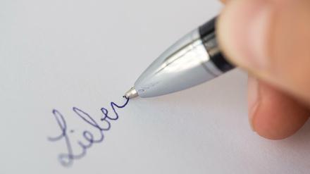 Kann auch schöne Handschrift: der Kugelschreiber.