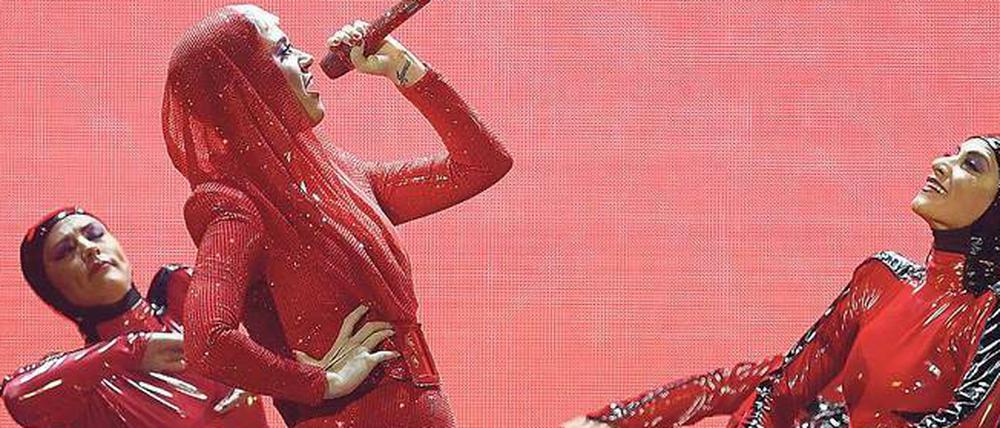 Katy Perry in der Großarena am Berliner Ostbahnhof.