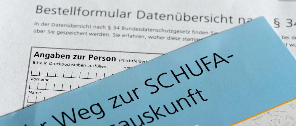 Die Schufa stellt kreditrelevante Informationen zusammen und versorgt Vertragspartner mit Informationen zur Bonität.