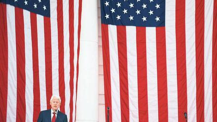 Mächtigster Hobbyautor der Welt Bill Clinton findet neben seiner Stiftungsarbeit noch Zeit zum Schreiben. 