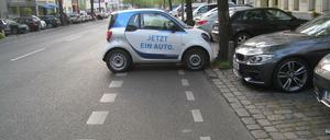 Ein dreister Falschparker in der Westfälischen Straße in Wilmersdorf.