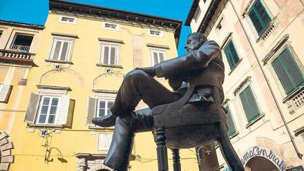 Getürmt. Die Luccheser vertrieben Puccini wegen seines außerehelichen Verhältnis’, erst viel später setzten sie ihm ein Denkmal.