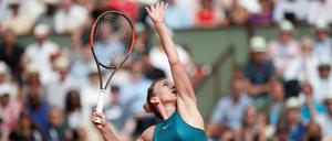 Mit Maß. Simona Halep schlägt gut auf und in Folge auch Sloane Stephens in Paris. 