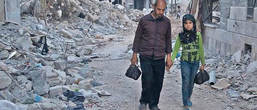 Tausende Syrer wollen sich in ihrer alten Heimat ein neues Leben aufbauen, aber nur dort, wo die türkische Armee das Sagen hat.
