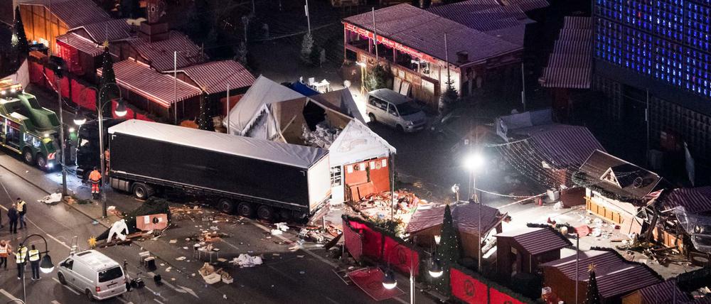 Am 19. Dezember 2016 raste Anis Amri mit einem Lastwagen in den Weihnachtsmarkt am Berliner Breitscheidplatz.