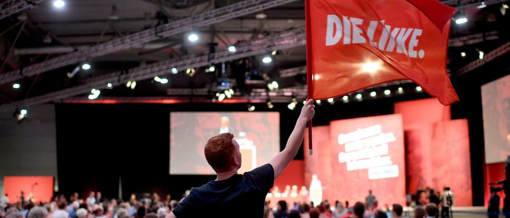 Die linke Flagge flattert - jedenfalls auf dem Parteitag in Leipzig.