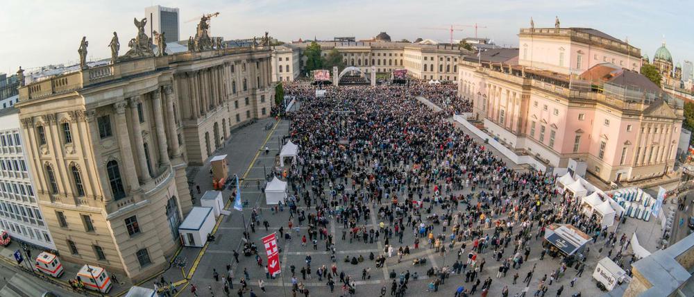"Staatsoper für Alle" auf dem Bebelplazt, hie rein Bild von 2017
