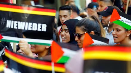 Teilnehmer der Al-Quds-Demo in Berlin am 9. Juni 2018.