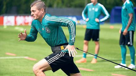 Unter Zugzwang. Toni Kroos und das deutsche Team müssen am Sonntag gegen Mexiko liefern.