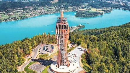 Mit Holz baut der Mensch schon immer. Seit kurzem auch wieder höher hinaus, wie dieser weltweit höchste Aussichtsturm aus dem Naturmaterial in Kärnten zeigt. Realisiert wurde er vom Unternehmen Rubner Holzbau. Es ginge aber - mit verdichteten Zellulosefasern - sogar noch stabiler, härter, höher, haltbarer.
