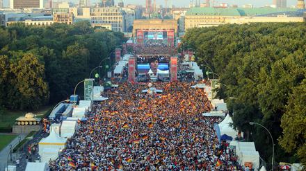 Die Fanmeile am Brandenburger Tor - so sah sie 2008 aus.