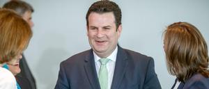 Bundesarbeitsminister Hubertus Heil (SPD) vor Beginn der Sitzung des Bundeskabinetts im Kanzleramt.