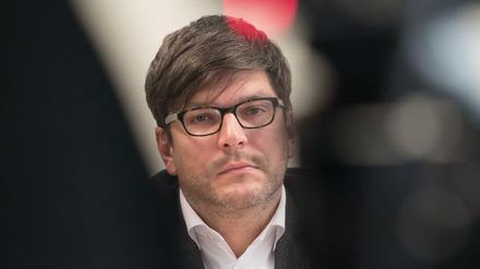 Justizsenator Behrendt lässt Häftlinge surfen.