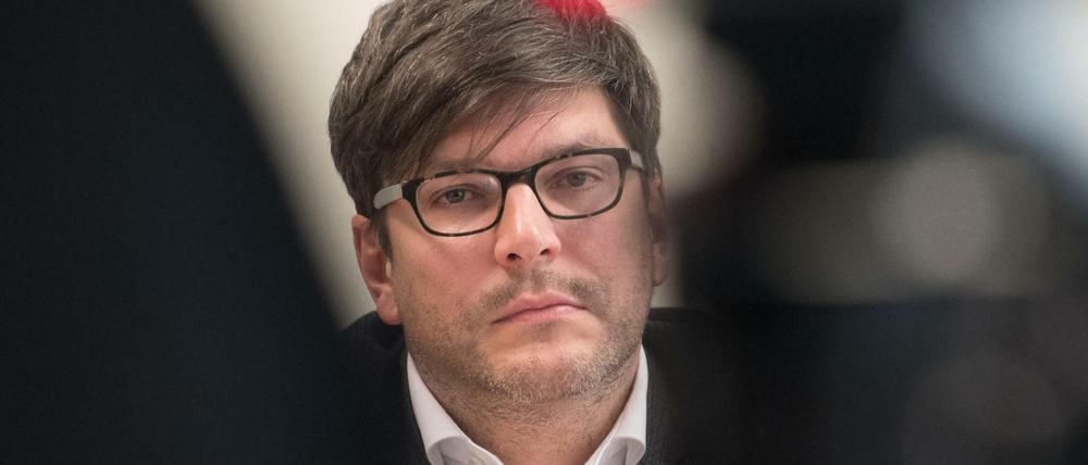 Justizsenator Behrendt lässt Häftlinge surfen.