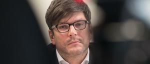 Justizsenator Behrendt lässt Häftlinge surfen.