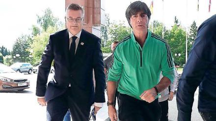 Politisch inaktiv. Joachim Löw will Mesut Özil und Ilkay Gündogan vor allem sportlich in Schwung bringen.