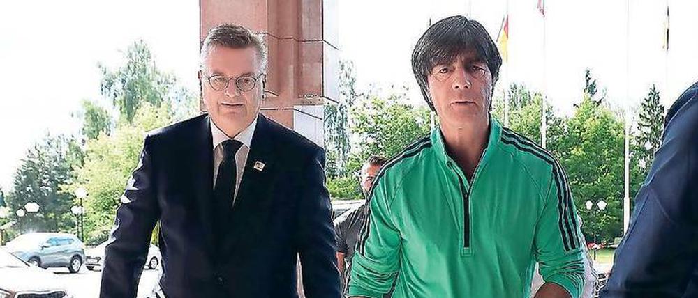 Politisch inaktiv. Joachim Löw will Mesut Özil und Ilkay Gündogan vor allem sportlich in Schwung bringen.