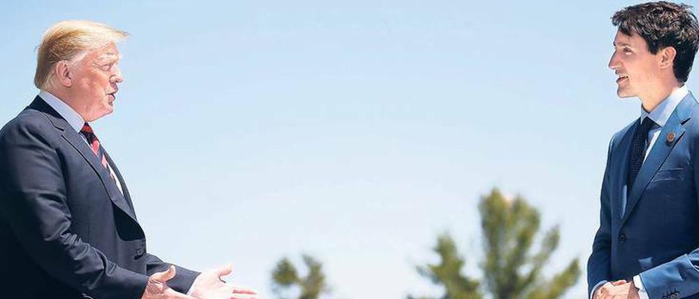 Auf Distanz. US-Präsident Donald Trump ist verärgert über Justin Trudeau. Kanadas Regierungschef habe sich „unehrenhaft“ verhalten. 