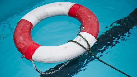 Ein Mädchen wurde mit dem Rettungsring gerettet.