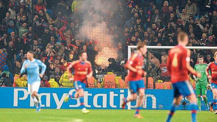 Das Bild der russischen Fußballfans ist von Gewalt und Neonazismus geprägt. 