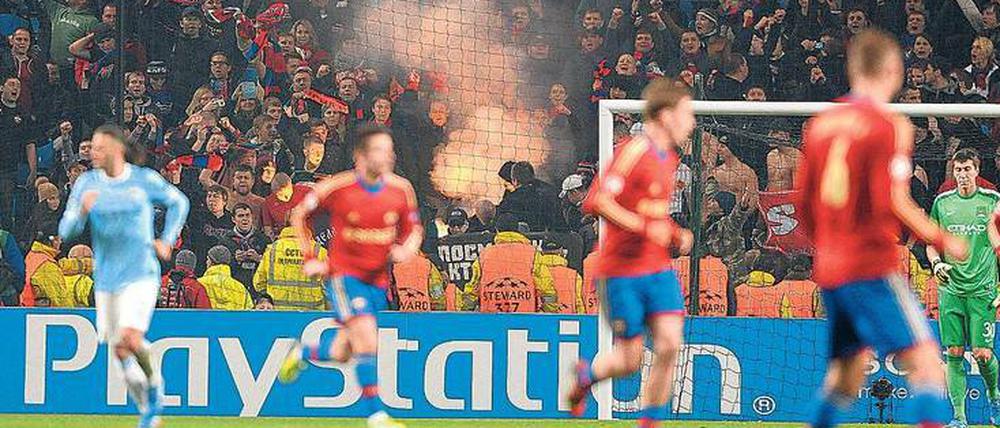 Das Bild der russischen Fußballfans ist von Gewalt und Neonazismus geprägt. 