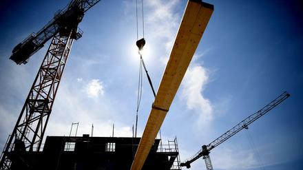 Die rot-rot-grüne Koalition in Berlin wird ihr selbstgestecktes Ziel beim Wohnungsneubau nach jetzigem Stand verfehlen.