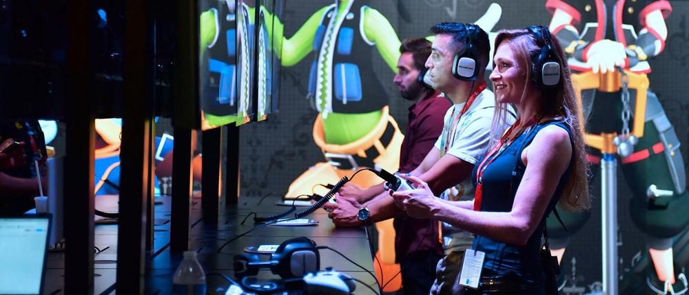 Auf Spielemessen wie der E3 in Los Angeles probieren nicht nur männliche Gamer die neuen Titel aus.